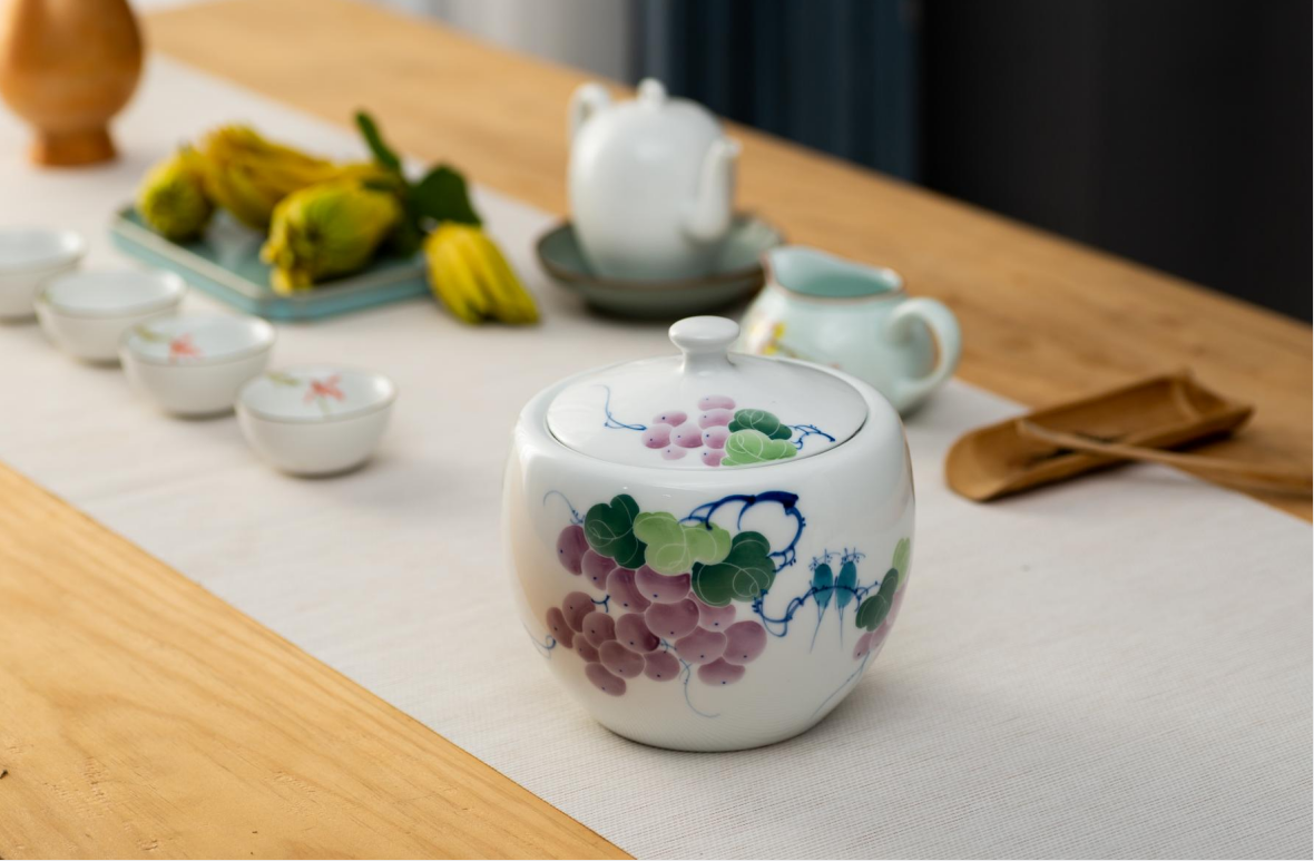 Hand-Painted Grape Storage Jar (Underglaze painting)