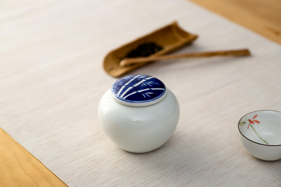 Underglaze Blue Plum Blossom Storage Jar
