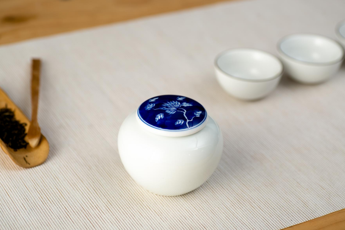 Underglaze Blue Plum Blossom Storage Jar