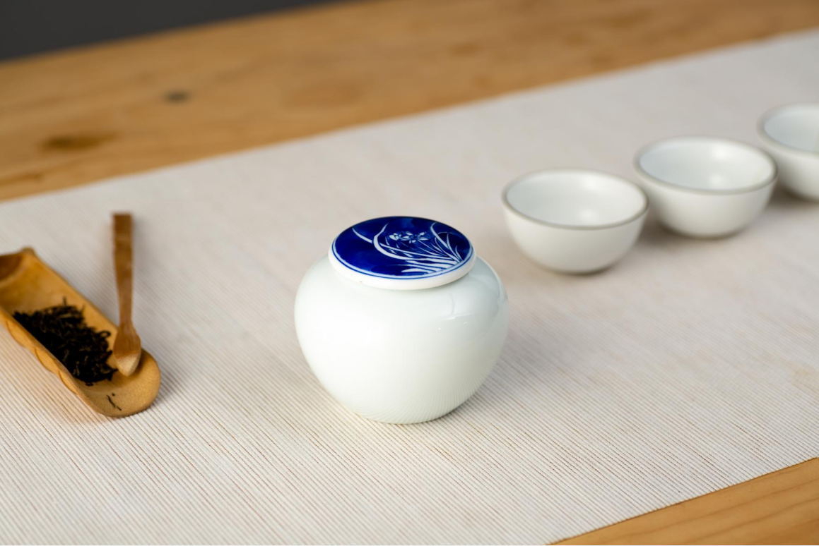 Underglaze Blue Plum Blossom Storage Jar