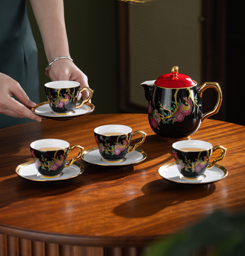 Coffee Service Set: 1 Pot + 4 Cups